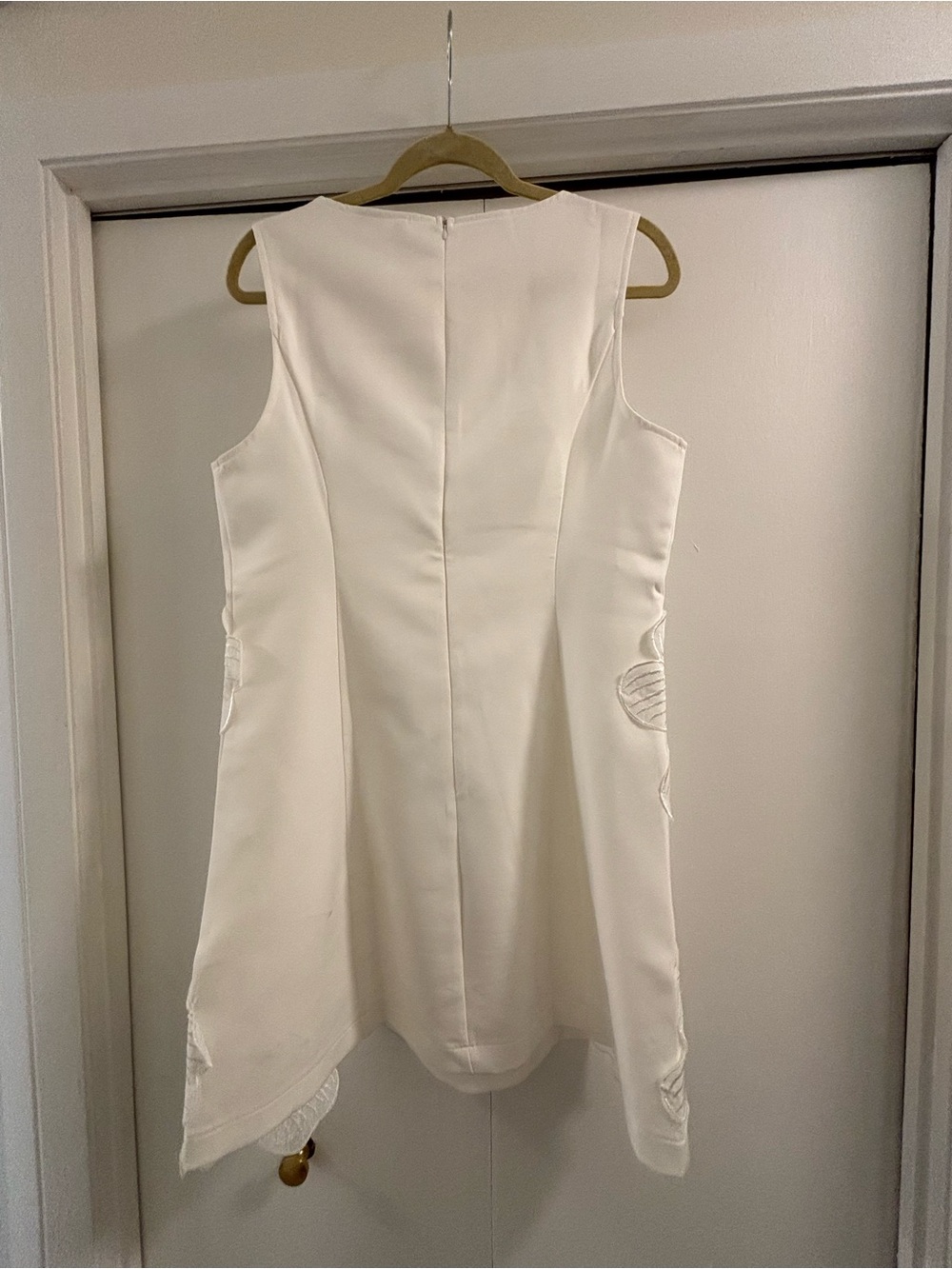 Sleeveless White Floral Appliqué Sheath Dress - Picture 3 of 3